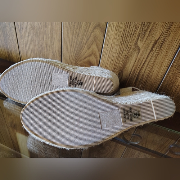 CityClassified Wedge Sandals size 8.5 - Picture 3 of 7
